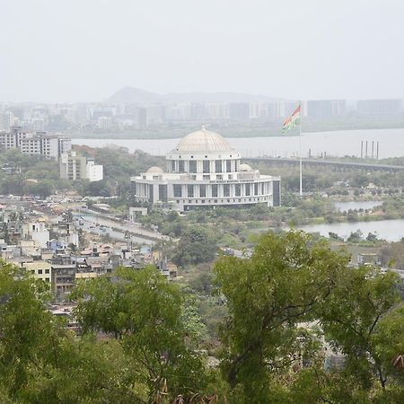 The Sky Inn Navi Mumbai Exterior photo